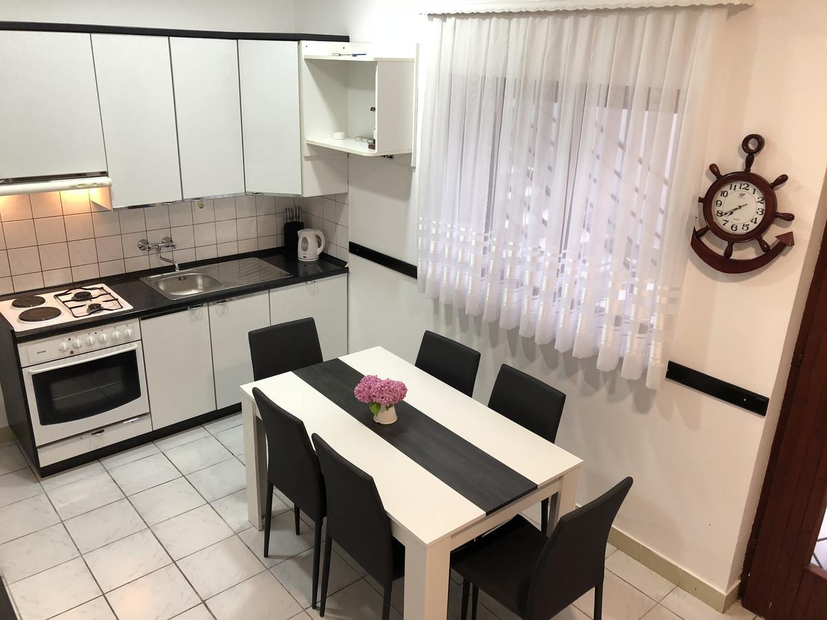 טרוגיר Apartments Coric מראה חיצוני תמונה